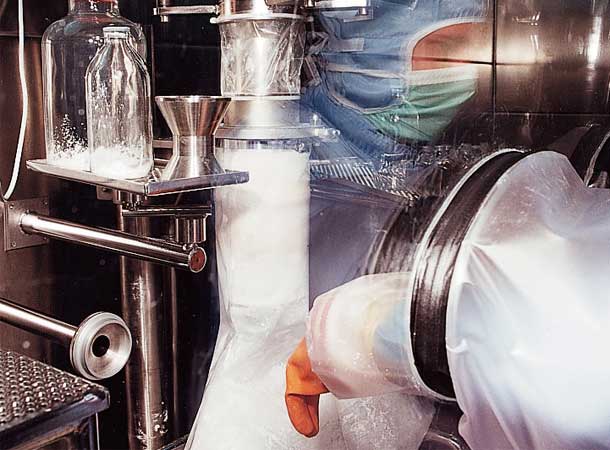 在潔凈室生產(chǎn)條件下為客戶生產(chǎn)量身定制的隔離包裝系統(tǒng)